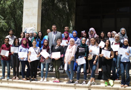 مركز المرأة للإرشاد القانوني والاجتماعي يختتم دورة تدريبية بالتعاون مع عمادة شؤون الطلبة بجامعة بيرزيت

